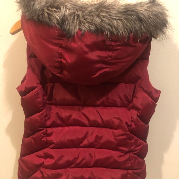Quilted puffer vest w Sherpa lining throughout vest/hood - Picture 7 of 12